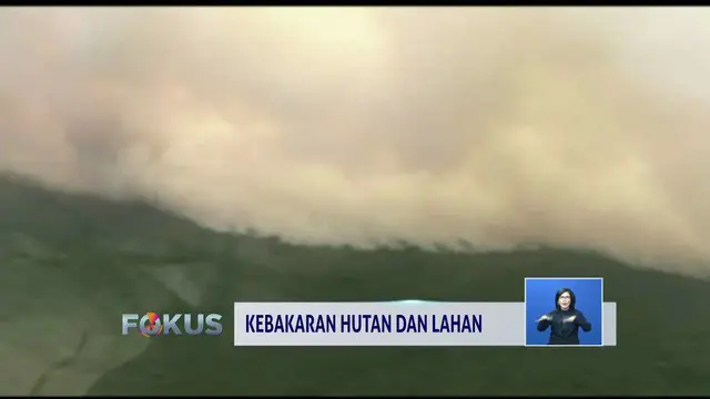 Satgas kebakaran hutan dan lahan berusaha memadamkan api di Musi Banyuasin, Sumatra Selatan.