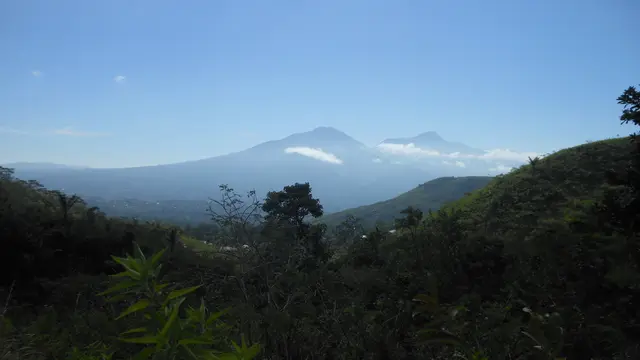 Gunung Curunumbeng di Flores NTT