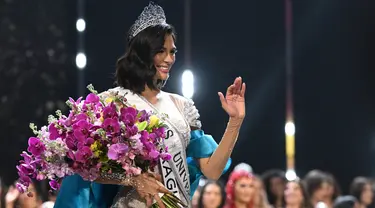 Miss Universe 2023 yang baru dinobatkan, Sheynnis Palacios dari Nikaragua, melambai setelah memenangkan kontes kecantikan tahunan di San Salvador pada 18 November 2023. (Marvin RECINOS / AFP)