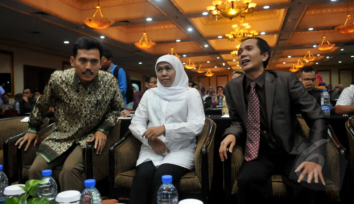 Menteri Sosial Khofifah Indar Parawansa (tengah), Ketua KPAI Asrorun Niam Soleh (kiri), dan Ketua Komnas HAM Nur Kholis saat menghadiri Rapat Kerja Nasional, Jakarta, Selasa (5/5/2015). (Liputan6.com/Johan Tallo)