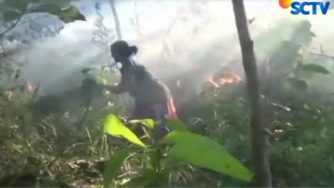 Belasan Lahan Gambut Terbakar Menjalar ke Permukiman Warga