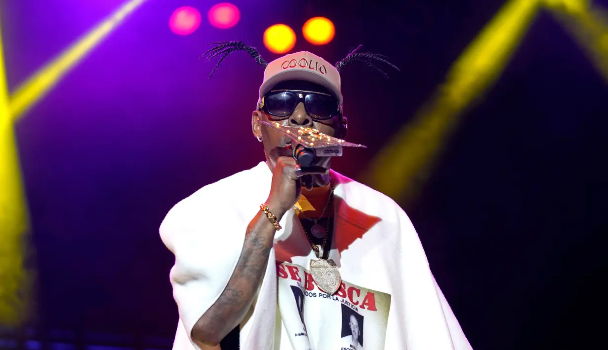 Coolio tampil dalam tur "I Love The 90's" di RiverEdge Park, Aurora, Illinois, Amerika Serikat, 7 Agustus 2022. Manajer Coolio, Jarez Posey menyebut artisnya itu meninggal di rumah temannya saat sedang berada di kamar mandi. (Photo by Rob Grabowski/Invision/AP, File)