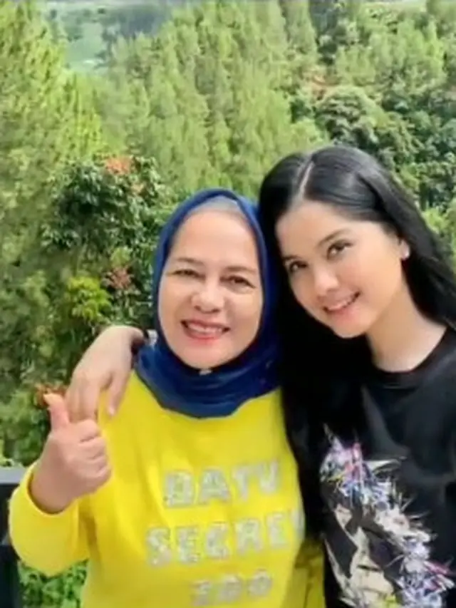 6 Potret Yanni Mulyaningsih, Ibunda Annisa Pohan yang Jarang Tersorot