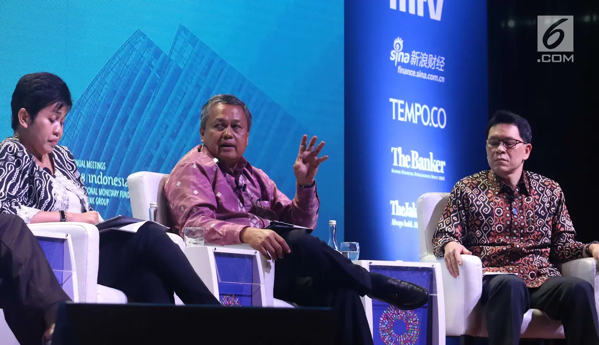 (Dari kiri) Gubernur Bank Thailand Veerathai Santiprabhob, Gubernur BI Perry Warjiyo, dan Gubernur Bank Negara Malaysia Nor Shamsiah Mohd Yunus saat seminar di Nusa Dua, Bali, Jumat (12/10). Pertemuan membahas kebijakan moneter. (Liputan6/Angga Yuniar)