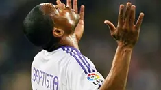 Real Madrid's Brazilian Julio Cesar Baptista reacts after losing a goal during their Spanish league football match Real Madrid versus Espanyol at the Santiago Bernabeu stadium, on March 08, 2008 in Madrid. AFP PHOTO/PHILIPPE DESMAZES