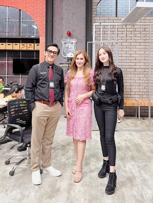 <p>Diketahui Laura Moane adalah anak kedua dari Harry Patrick Moane dan Citra Kristinna. Ia mewarisi darah Inggris dari sang ayah dan darah Jawa dari sang ibu. [Foto: Instagram/ citra.kristinna80]</p>