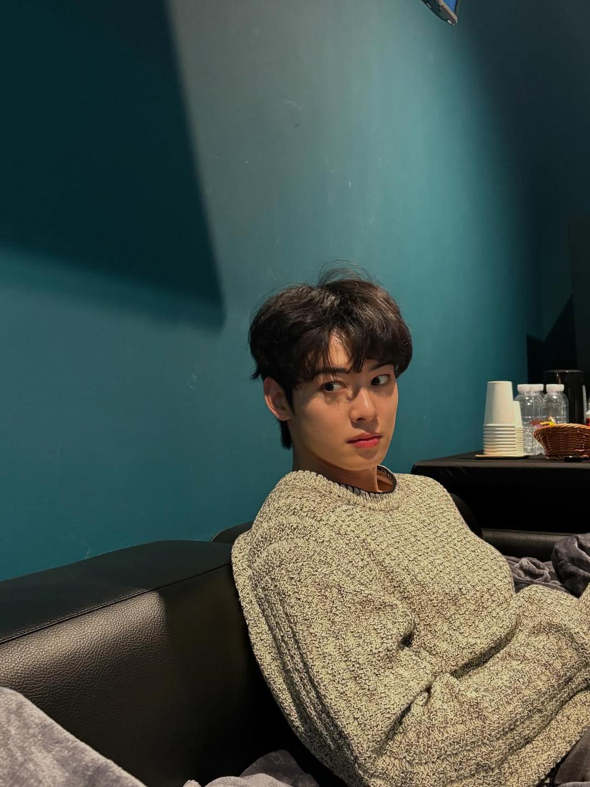 Pesan Haru Cha Eun Woo pada Fans Sebelum Berangkat Wamil: Jangan Lupakan Aku Ya