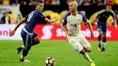 Gelandang Amerika Serikat, Michael Bradley (4) mengontrol bola saat pertandingan semifinal Copa America Centenario 2016 melawan Amerika Serikat di Stadion NRG, (21/6). AS kalah 0-4 lawan Argentina. (Kevin Jairaj-USA TODAY Sports)