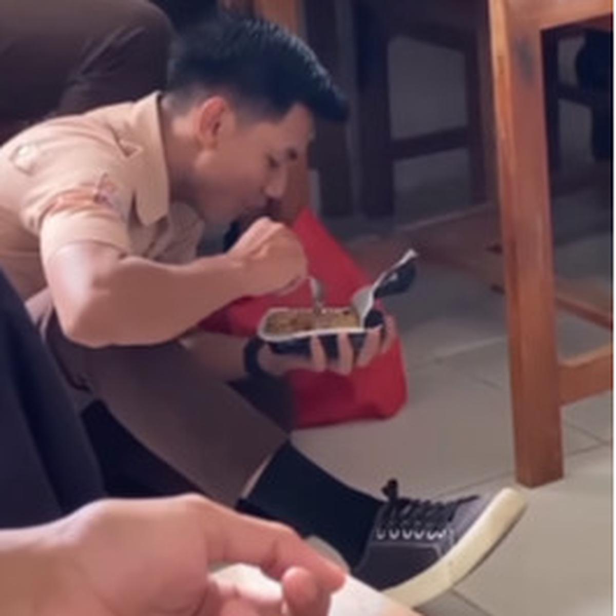 Bekal Makan Siswa Ini Beda Banget Dari yang Lain