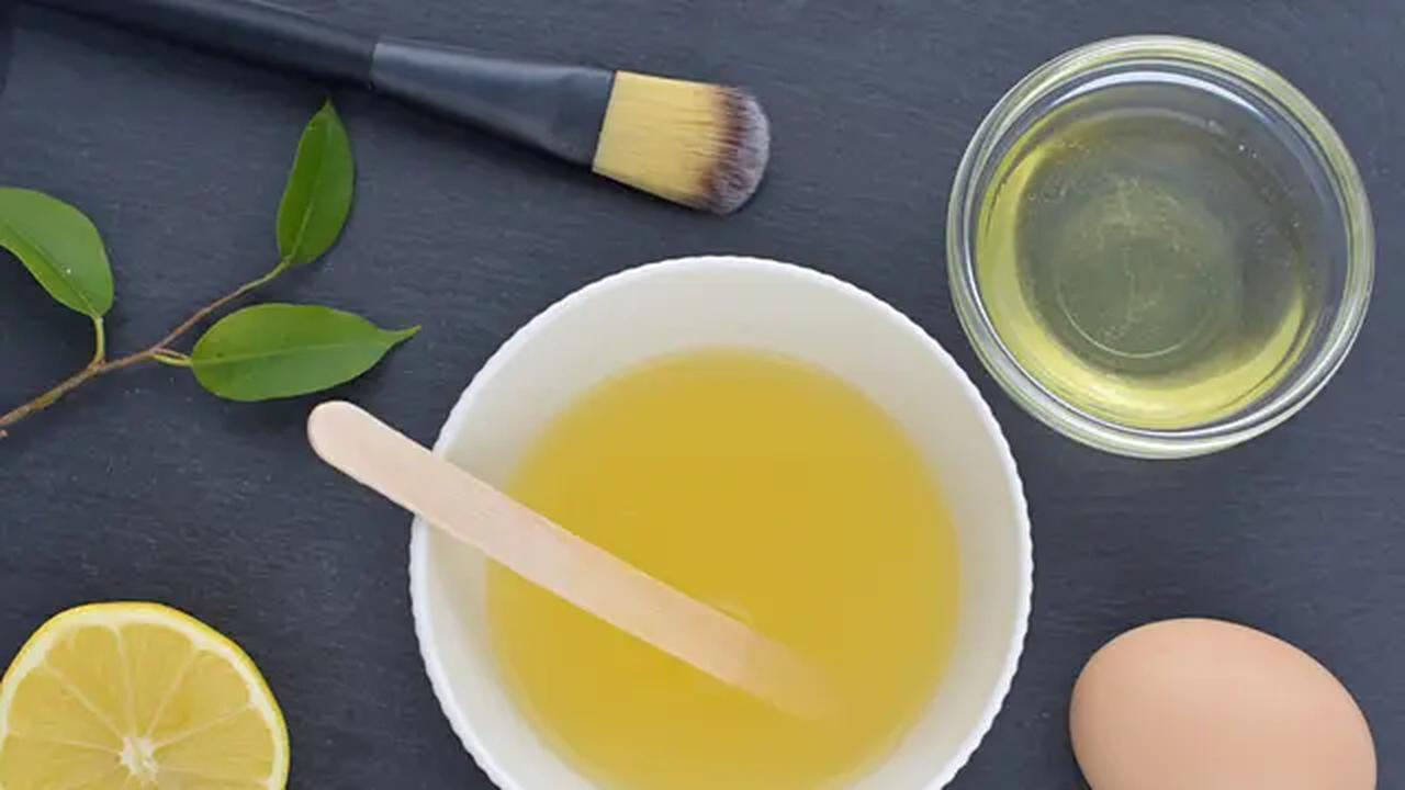 Masker putih telur untuk hilangkan komedo (c) Shutterstock