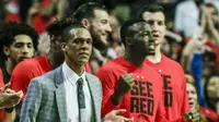 Guard Chicago Bulls, Rajon Rondo, masih cedera patah jempol tangan kanan tapi ngotot ingin bermain pada gim kelima babak pertama playoff NBA 2017 Wilayah Timur kontra tuan rumah Boston Celtics, Kamis (27/4/2017) WIB. (Bola.com/Twitter/chicagotribune)