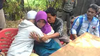 Detik-detik si Penghina Jokowi Bebas dan Kembali ke Rumah