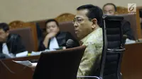 Terdakwa dugaan korupsi proyek e-KTP, Setya Novanto menyimak pertanyaan saat menjadi saksi pada sidang lanjutan di Pengadilan Tipikor, Jakarta, Kamis (22/3). Sidang mendengar kesaksian terdakwa. (Liputan6.com/Helmi Fithriansyah)