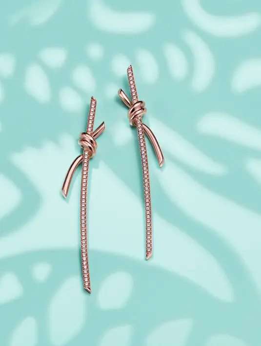 Jadi, jangan lewatkan koleksinya agar bisa hadirkan hal yang semarak di tahun baru 2024 ini.  [Foto: Tiffany & Co.]