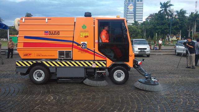 Jakarta Beli Mobil  Pembersih  Sampah untuk Gantikan Penyapu 
