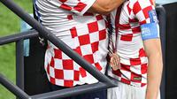 Luka Modric dan sang ayah&nbsp;usai Kroasia menjadi juara tiga Piala Dunia 2022 Qatar.