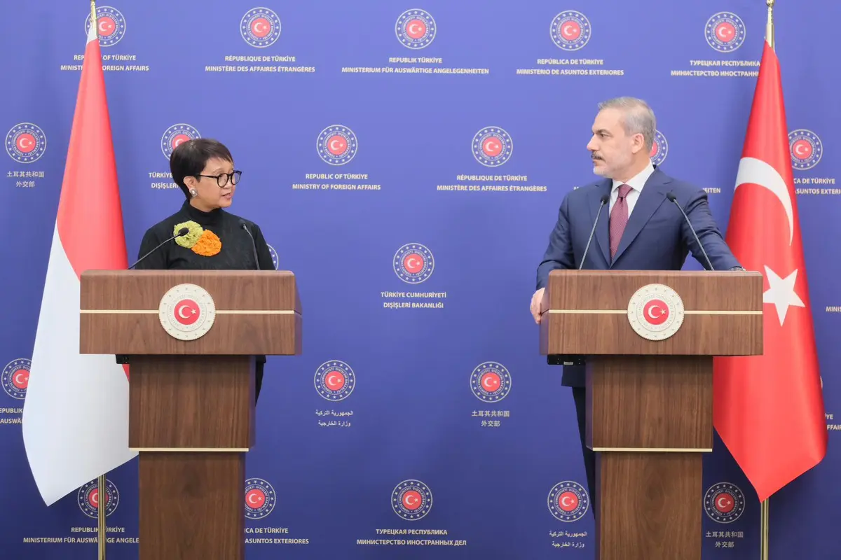 Menteri Luar Negeri RI Retno Marsudi (kiri) dan Menteri Luar Negeri Turki Hakan Fidan usai melakukan pertemuan bilateral di Ankara, Rabu (1/5/2024). (Dok. Kemlu RI)