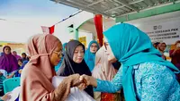 TP PKK Pusat Salurkan 100 Paket Peralatan Ibadah untuk Warga Terdampak Bencana di Agam