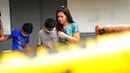  Dalam olah TKP yang dilakukan di Perumahan Gading Serpong, Kelapa Dua, Tangerang polisi menghadirkan enam anak asuh Panti Asuhan Samuel (Liputan6.com/Faisal R Syam)