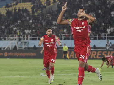 Pemain Persis Solo, Ricardo Regis Aparecido De Lima (Ricardo Lima) merayakan golnya ke gawang Persija Jakarta saat laga perebutan tempat ketiga Piala Presiden 2024 di Stadion Manahan, Solo, Sabtu (3/8/2024). (Liputan6.com/Herman Zakharia)