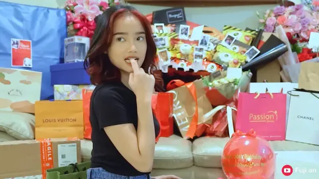 7 Momen Fuji Buka Kado Ulang Tahun, Dapat Hadiah Mewah dan Thoriq Halilintar