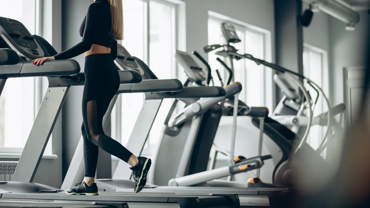 HIIT dan LISS: Kenali Dua Tipe Cardio Populer Sebelum Kamu Memulai Latihan [Dok/freepik.com]