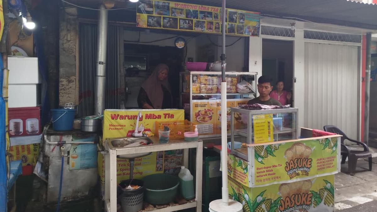 Warung Makan di Gondangdia yang Viral Usai Didatangi YouTuber Mukbang Tzuyang