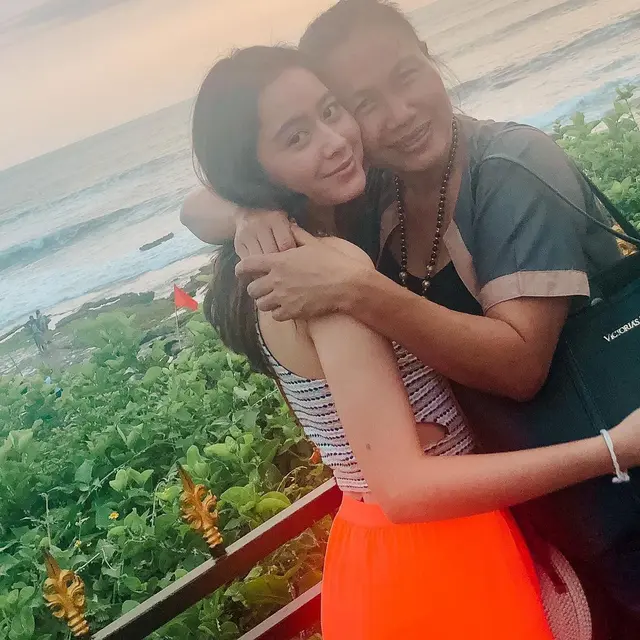 6 Artis Ini Dibesarkan Oleh Seorang Ibu, Kini Jadi Sosok yang Sukses