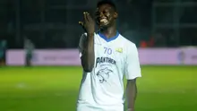 Striker Persib, Ezechiel N'Douassel, dilaporkan sebagai pemain ilegal oleh Arema. (Bola.com/Iwan Setiawan)