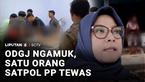 Seorang anggota satuan Satpol PP di Kebumen, Jawa Tengah, tewas dengan luka bacok saat mengevakuasi ODGJ yang mengamuk di Desa Krakal, Kebumen, Jawa Tengah. Korban meninggal akibat luka parah dibagian lehernya.
