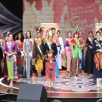 Para 38 finalis unjuk bakat untuk meraih mahkota dan gelar Puteri Indonesia 2017 di Malam Bakat yang berlokasi di Studio 2 Indosiar, Senin (27/3/2017) malam.