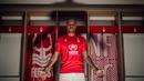 Andre Ayew saat diperkenalkan sebagai rekrutan anyar Nottingham Forest di City Ground, Nottingham (3/2/2023). Pemain asal Ghana ini baru saja didatangkan pada bursa transfer Januari 2023 setelah sempat berstatus tanpa klub usai meninggalkan Al-Sadd SC. Ia hanya dikontrak selama 6 bulan hingga Juni 2023. Di Liga Inggris 2022/2023 ia telah bermain dalam 3 laga. (nottingthamforest.co.uk)