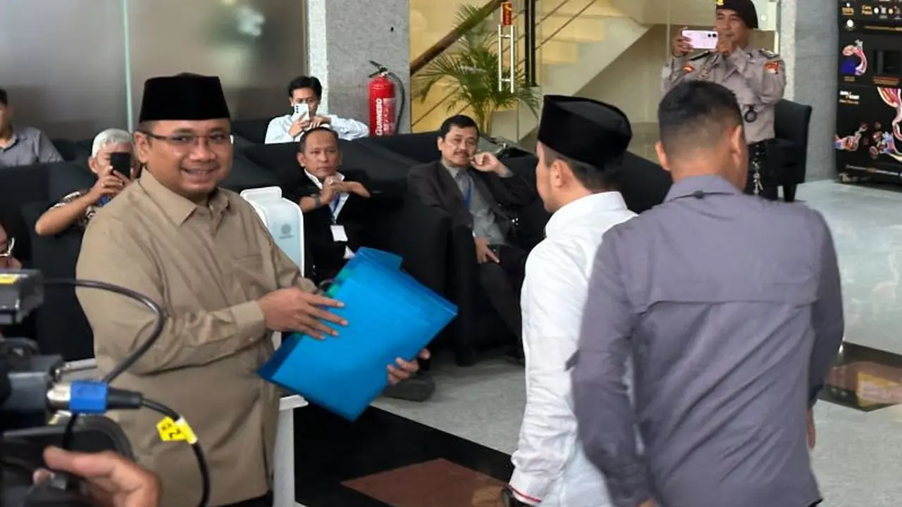 Mantan Menag Yaqut Bawa Map Biru saat Pemeriksaan Korupsi Kuota Haji di KPK