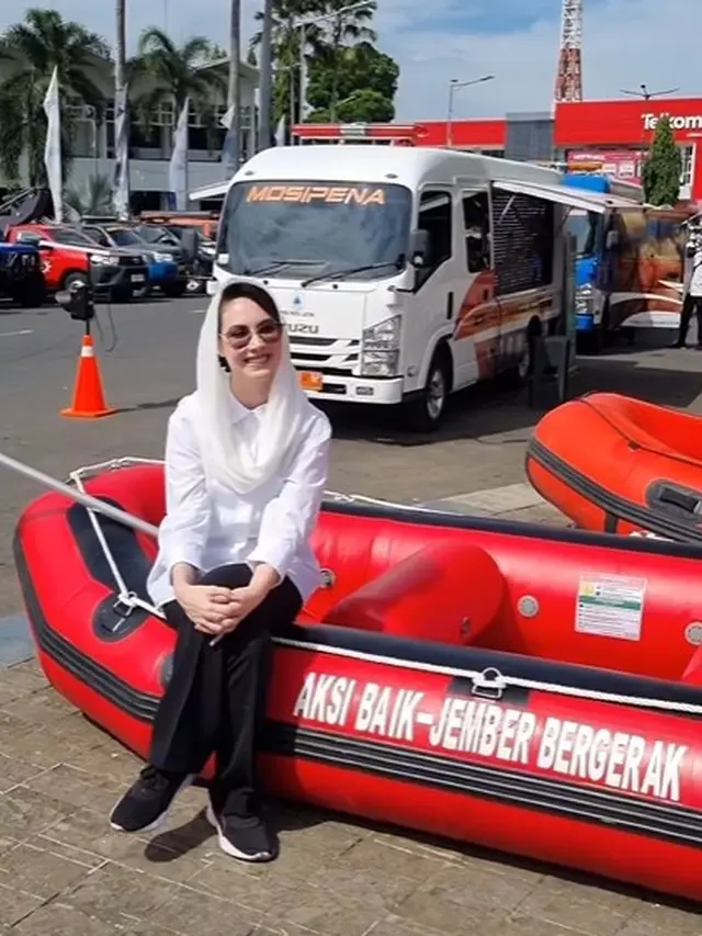 Arumi Bachsin cantik dengan kerudung (Instagram/arumibachsin_94)