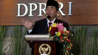 Ketua DPR RI Ade Komarudin memberi sambutan saat meresmikan ruangan wartawan parlemen di Gedung Nusantara III kompleks parlemen, Senayan, Jakarta, Selasa (5/4). Ruangan itu diperuntukan bagi para pewarta berita yang ada di DPR. (Liputan6.com/Johan Tallo)