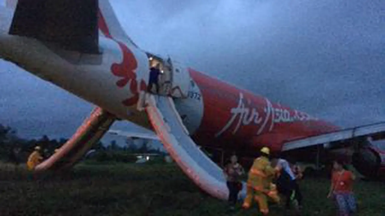Pesawat AirAsia keluar landasan di Filipina