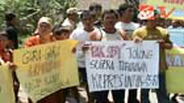Gas Liar Muncul, Warga Gelar Demo