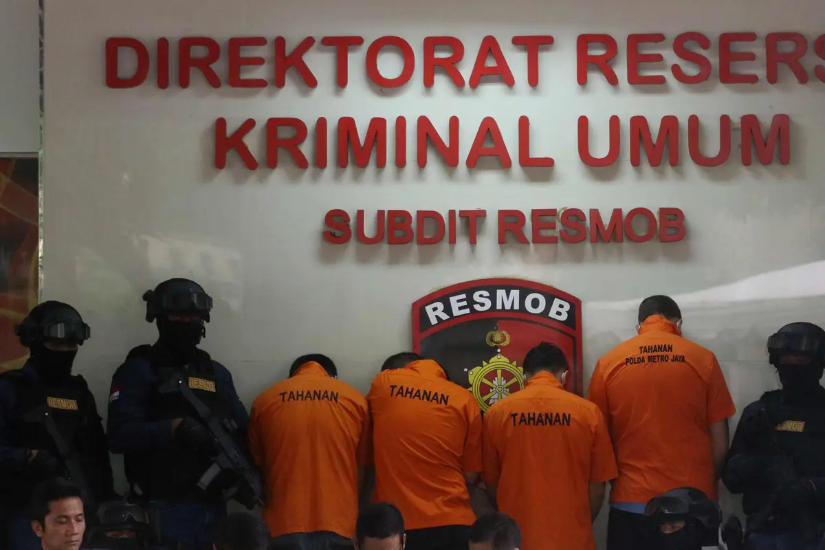 Empat WNA Tersangka Kasus Skimming Tutupi Wajah di Polda