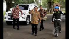 Ketua Umum Partai Gerindra, Prabowo Subianto menemui Presiden Jokowi di Istana Bogor, Kamis (29/1/2015). (Liputan6.com/Faizal Fanani) 