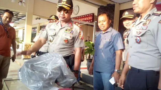 Pasutri Terduga Teroris Ketakutan Sebelum Melempar Bom Panci ke Mapolres Indramayu
