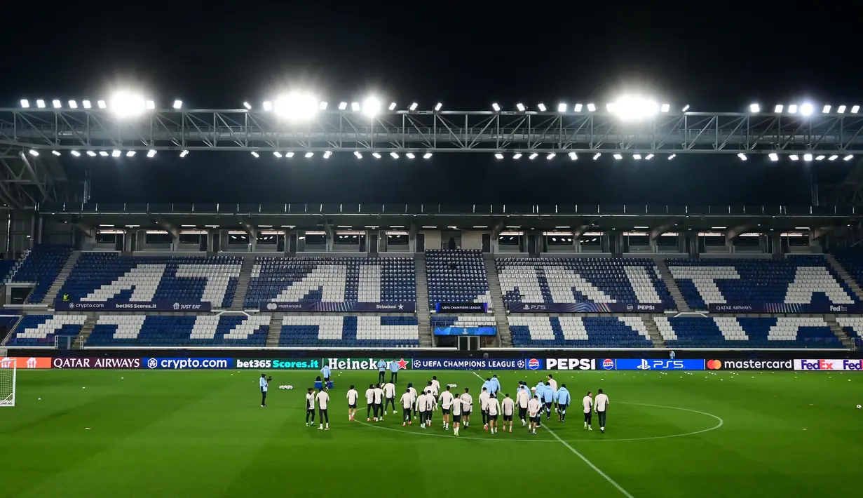 Para pemain Real Madrid menghadiri sesi latihan menjelang pertandingan keenam fase grup Liga Champions 2024/2025 melawan Atalanta di Bergamo, Italia pada 9 Desember 2024 (Piero CRUCIATTI/AFP)
