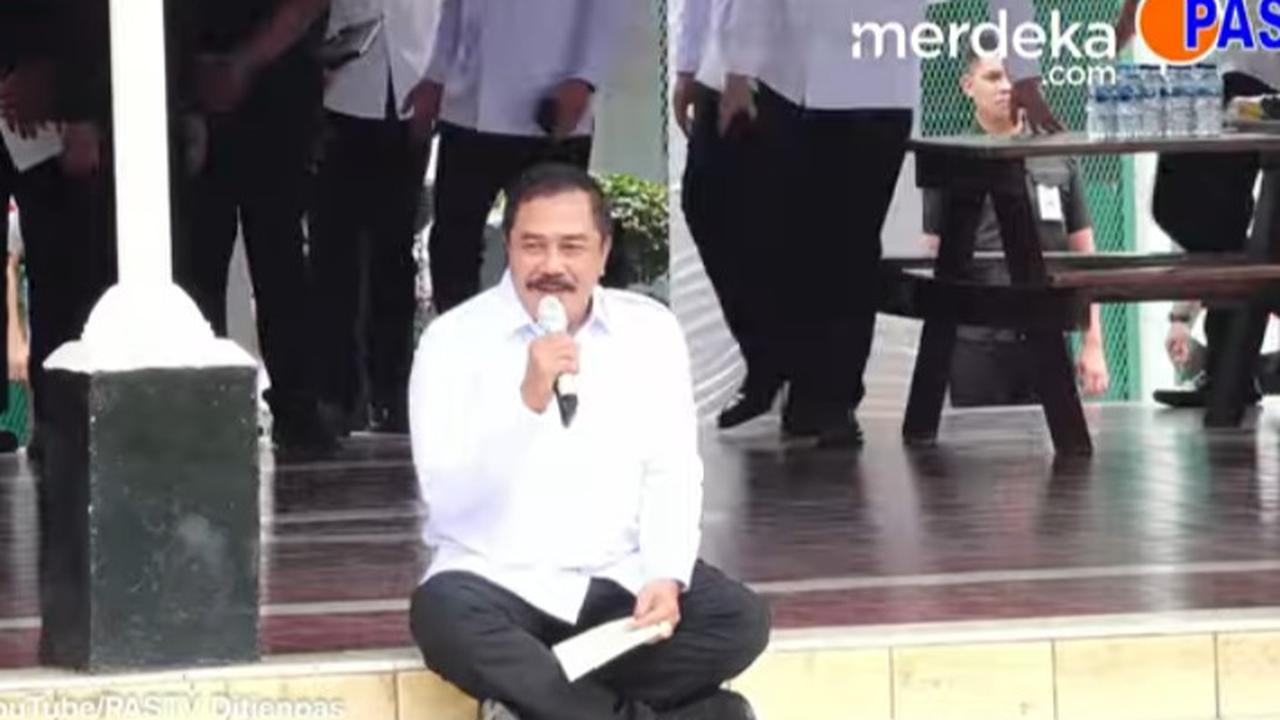 Duduk Lesehan, Jenderal Polisi Agus Menteri Kabinet Prabowo Bicang dengan Napi