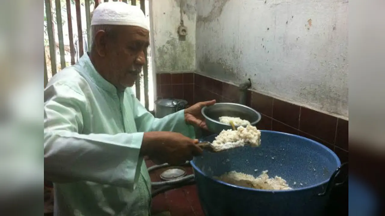 Pembuat bubur harisa di Cirebon