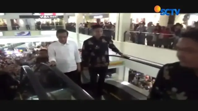 Jokowi Hebohkan Pengunjung Mal di Makassar