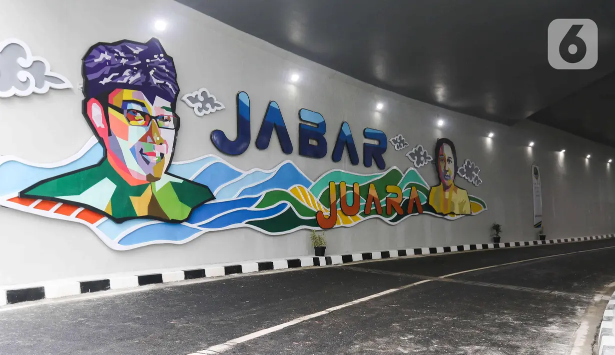 Mural Gubernur Jawa Barat Ridwan Kamil terlihat di Jalan Underpass Dewi Sartika di Depok, Jawa Barat, Selasa (17/1/2023). Pembangunan Underpass Dewi Sartika yang menghubungkan Jalan Raya Sawangan dengan Jalan Margonda Raya sepanjang 470 meter itu untuk mengatasi kemacetan di wilayah tersebut.  (Liputan6.com/Herman Zakharia)