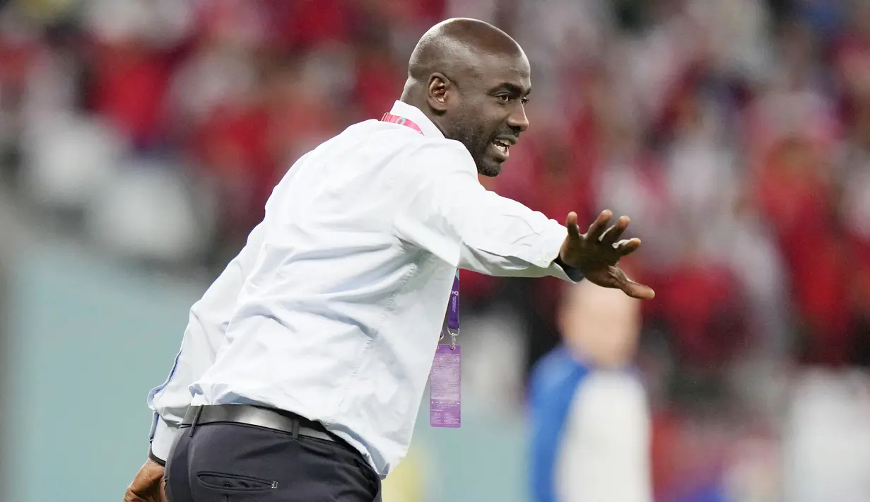 Pria kelahiran Jerman ini juga mundur dari Ghana usai tersingkir di fase grup Piala Dunia 2022. Otto Addo sejak awal memang akan memutuskan mundur dari kursi pelatih Ghana usai Piala Dunia 2022. (AP/Luca Bruno)