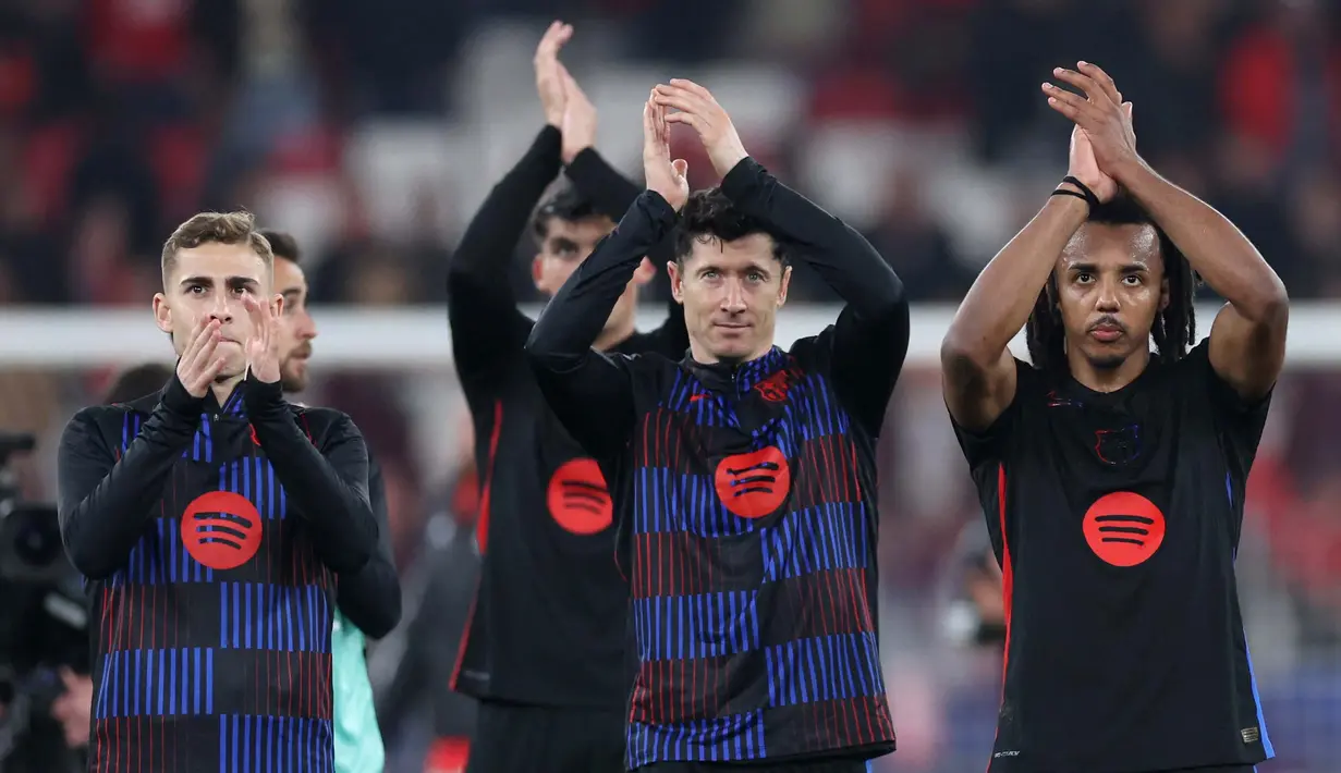 Menang atas Benfica membuka peluang Barcelona lolos ke perempat final Liga Champions 2024/2025. Untuk diketahui, Barcelona akan bertindak sebagai tuan rumah leg kedua 16 besar Liga Champions 2024/2025 yang akan berlangsung pekan depan. (FILIPE AMORIM/AFP)