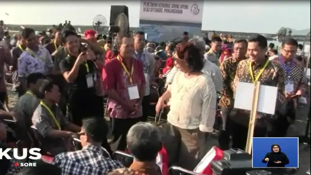 Di hadapan para nelayan dan sejumlah pejabat yang hadir, Presiden mencandai Menteri Kelautan Susi Pujiastuti yang disebutnya ingin menjadi wakil presiden.