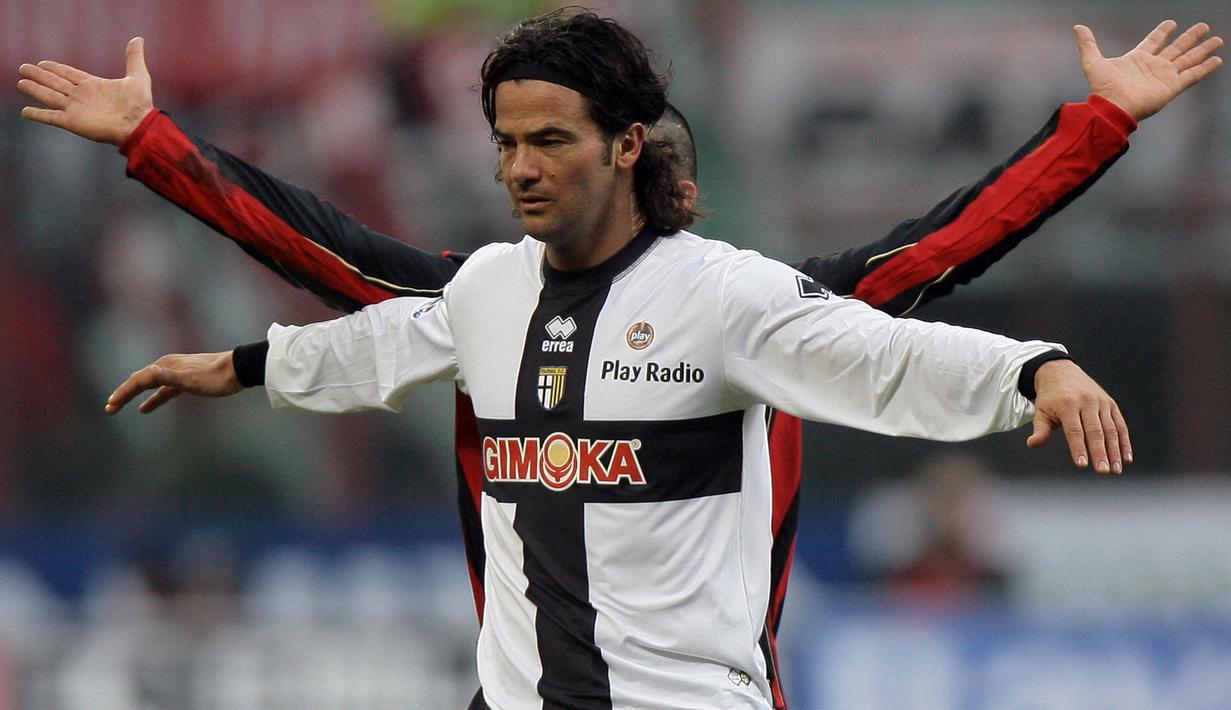 Fernando Couto yang telah pensiun pada Juli 2008 bersama Parma ini total tampil dalam 247 laga di Serie A Liga Italia dengan torehan 14 gol dan 1 assist. Penampilan tersebut dicatatkannya bersama dua klub, Parma dan Lazio dalam rentang waktu 12 musim, 1994/1995 hingga 1995/1996 dan 1998/1999 hingga 2007/2008. Bersama Parma ia mampu mengoleksi satu trofi Piala UEFA musim 1994/1995. Sementara bersama Lazio ia mengoleksi satu gelar Serie A, dua Coppa Italia, dua Supercoppa Italiana, satu trofi Piala Winners dan satu gelar UEFA Super Cup. (AFP/Giuseppe Cacace)