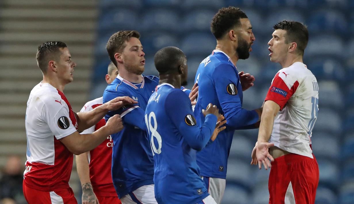 Pada pertengahan musim 2016/2017, Ondrej Kudela (kanan) dilepas FK Mlada Boleslav ke FC Slovan Liberec dengan nilai transfer 400 ribu euro. Ia hanya bertahan 1 tahun dan bermain dalam total 33 laga bersama FC Slovan Liberec. (AFP/Pool/Ian MacNicol)